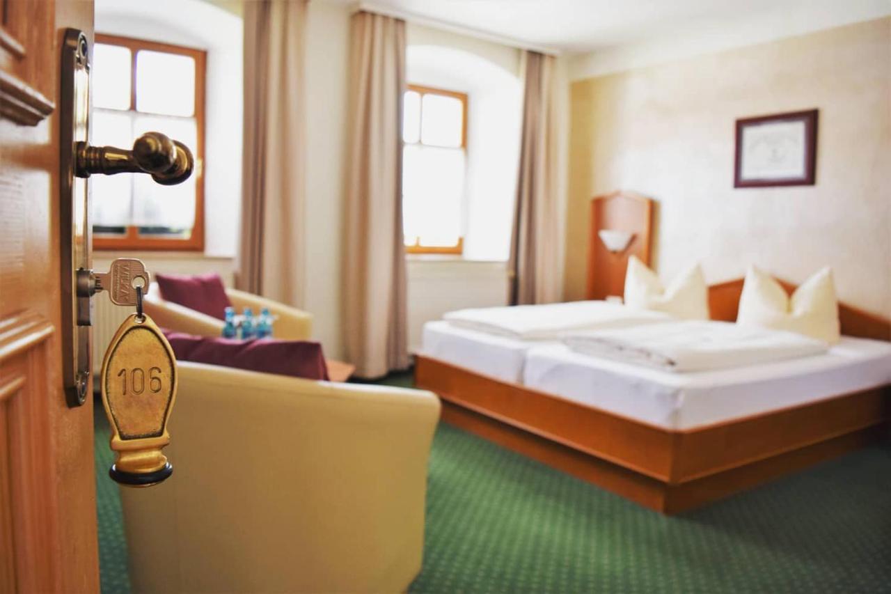 Hotel Zum Braeu Kinding Bagian luar foto