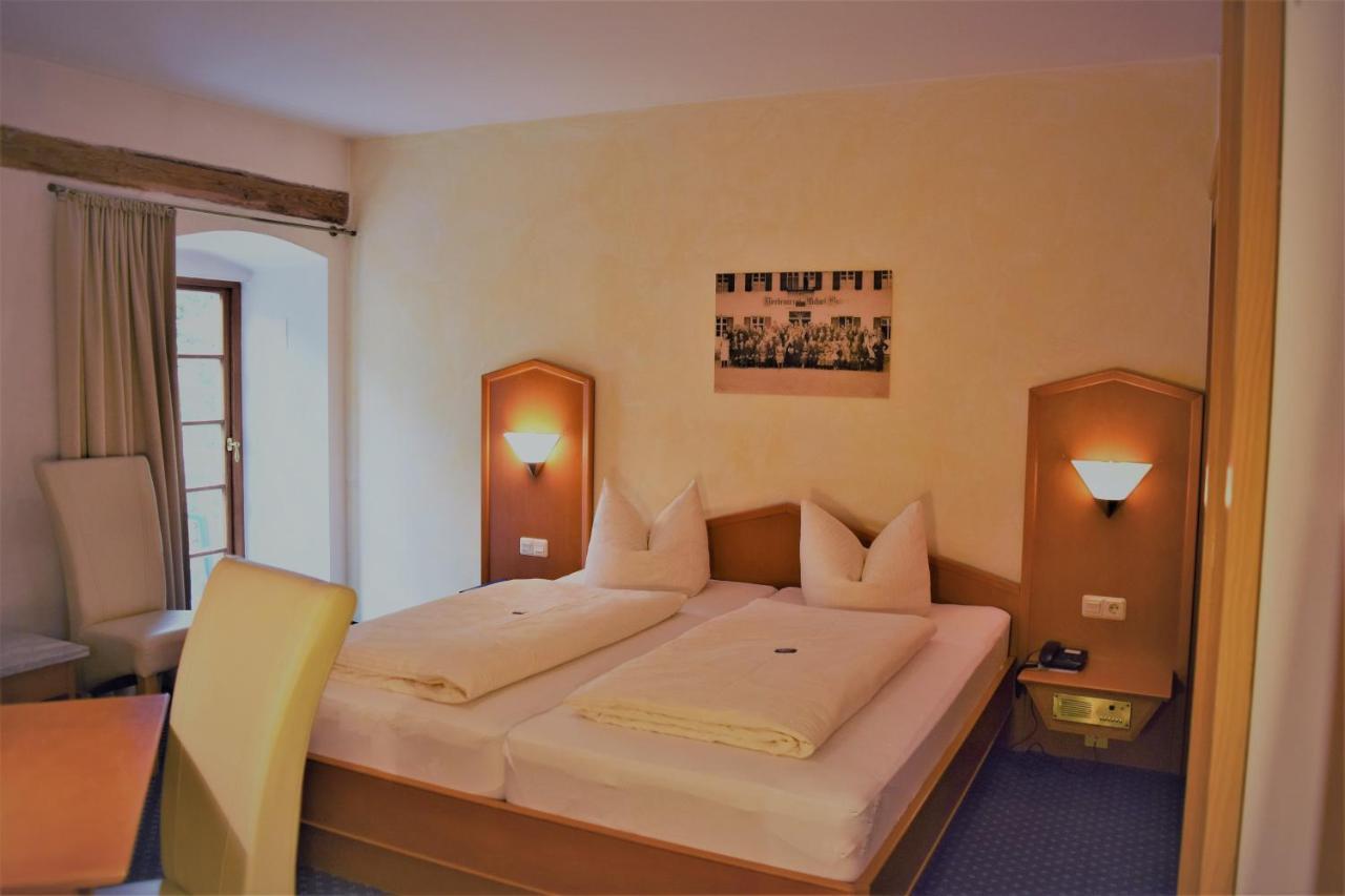 Hotel Zum Braeu Kinding Bagian luar foto