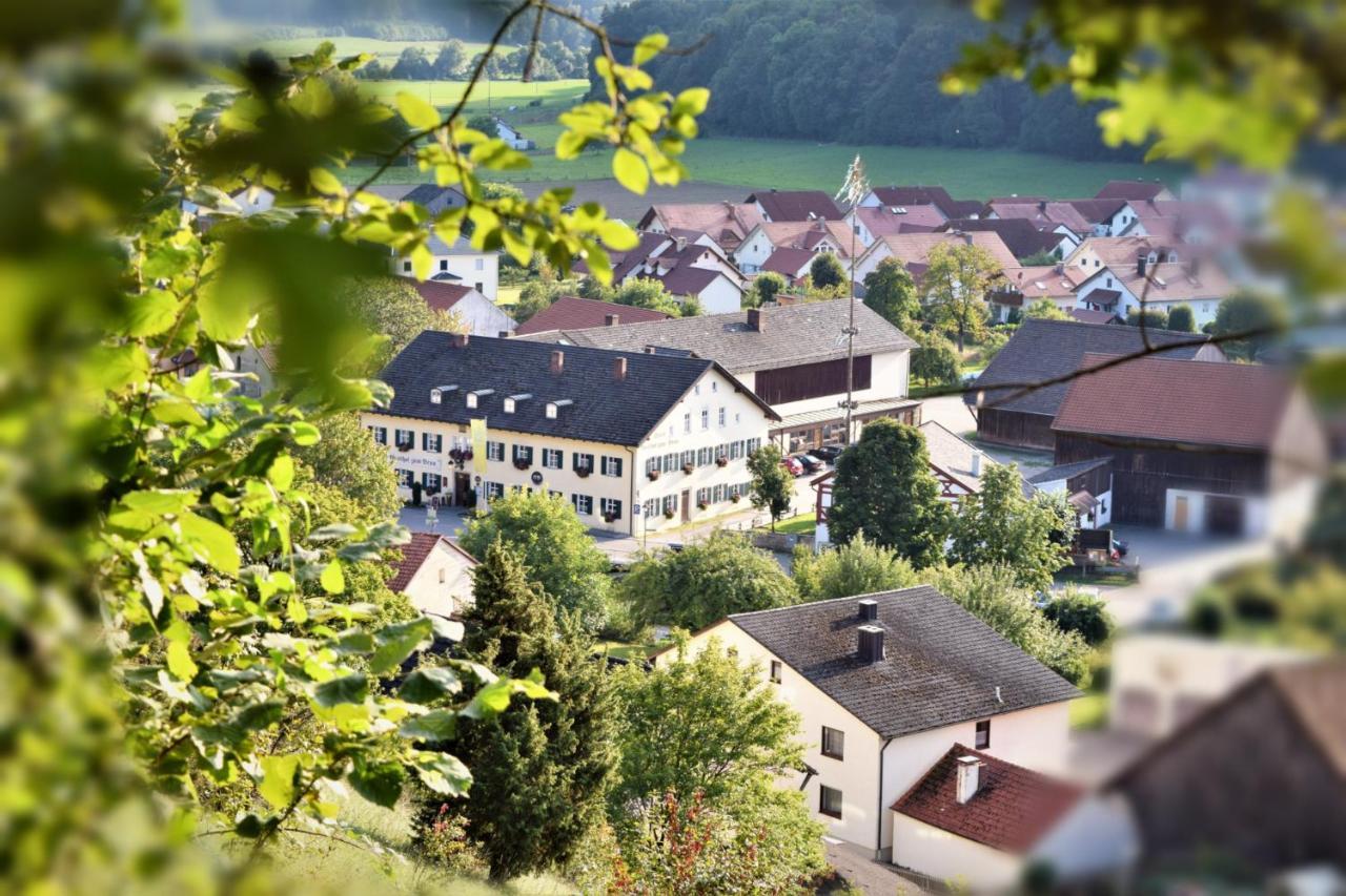 Hotel Zum Braeu Kinding Bagian luar foto