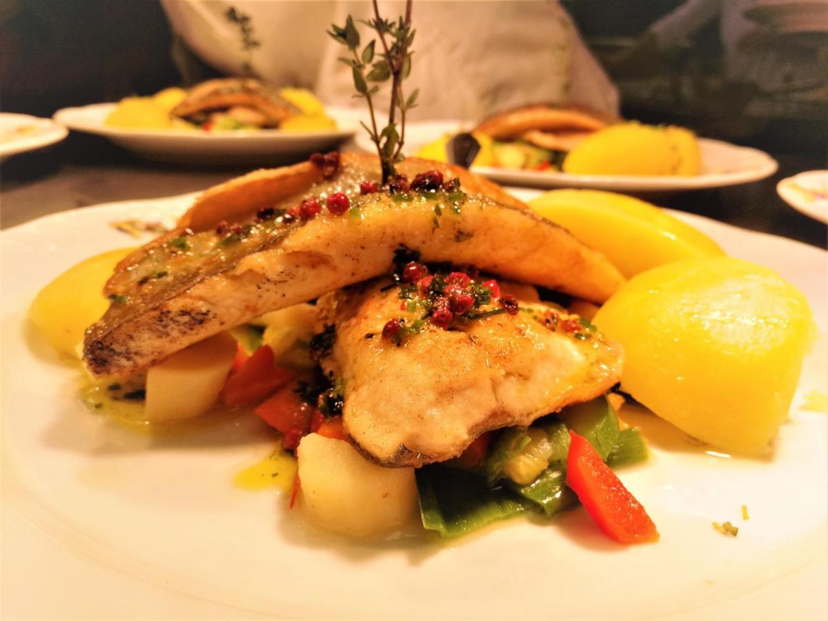 Hotel Zum Braeu Kinding Bagian luar foto