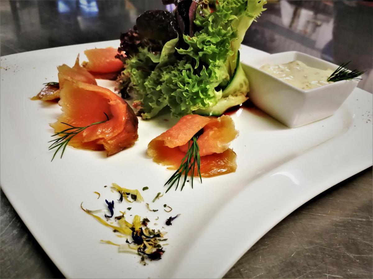 Hotel Zum Braeu Kinding Bagian luar foto