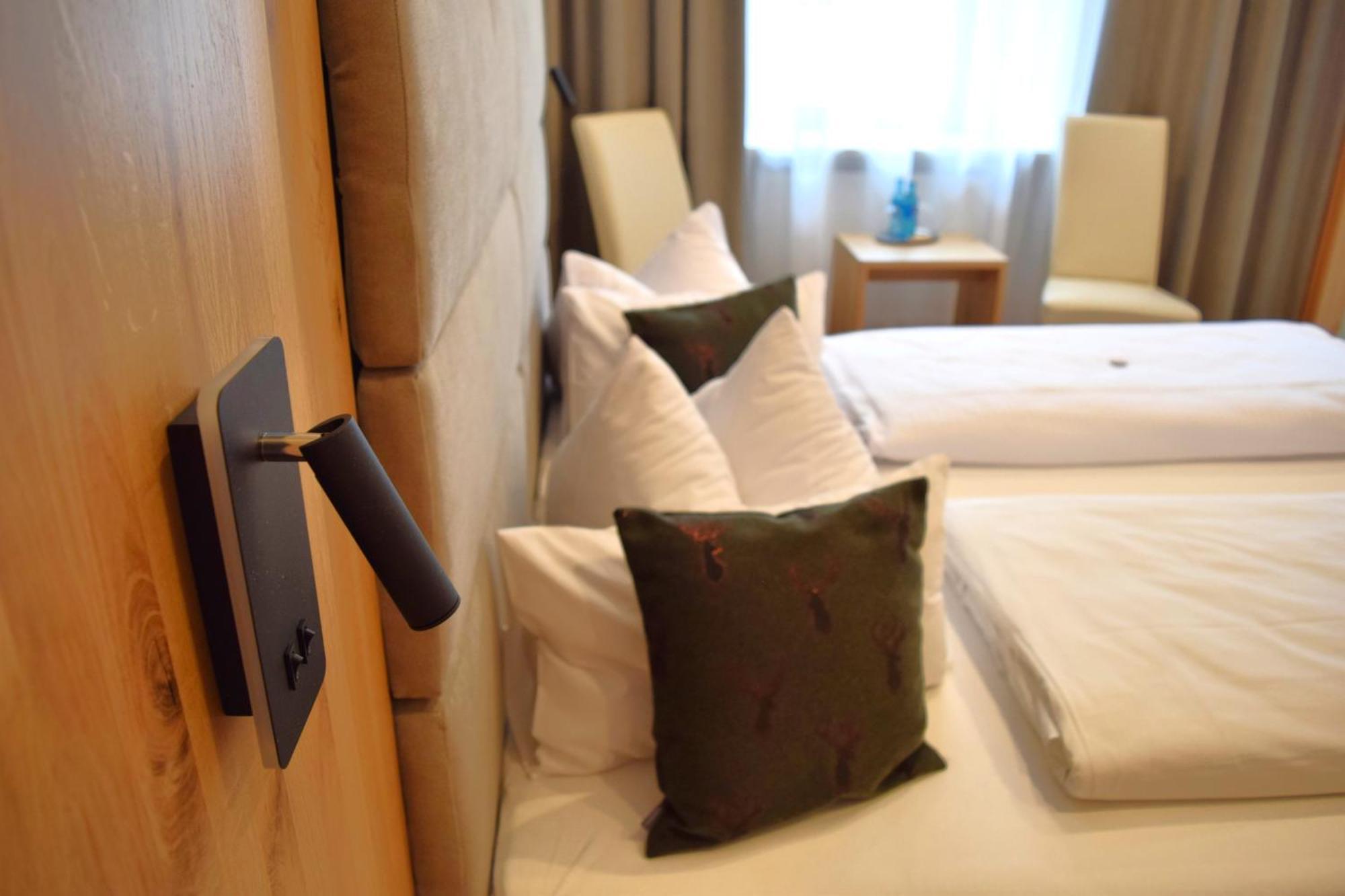 Hotel Zum Braeu Kinding Bagian luar foto