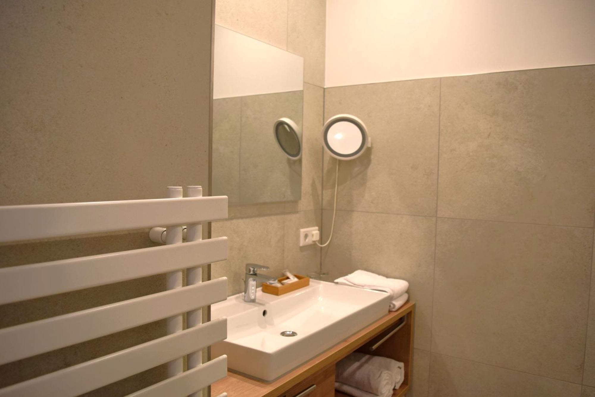 Hotel Zum Braeu Kinding Bagian luar foto