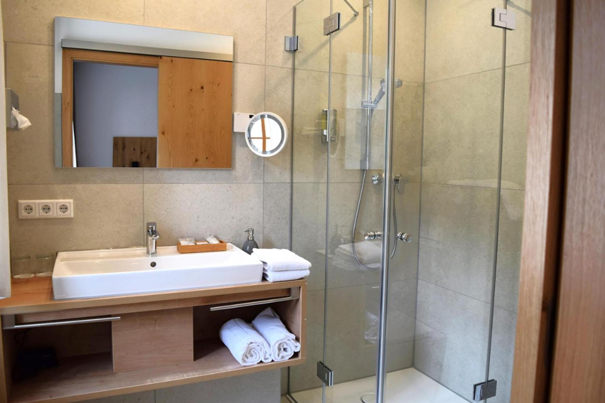 Hotel Zum Braeu Kinding Bagian luar foto