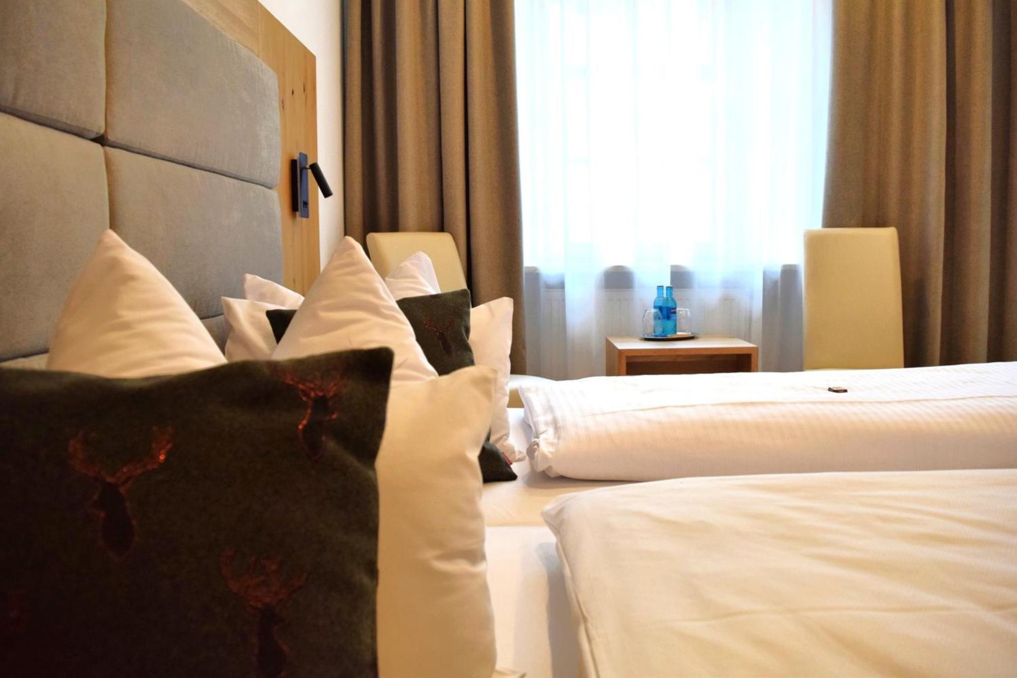 Hotel Zum Braeu Kinding Bagian luar foto
