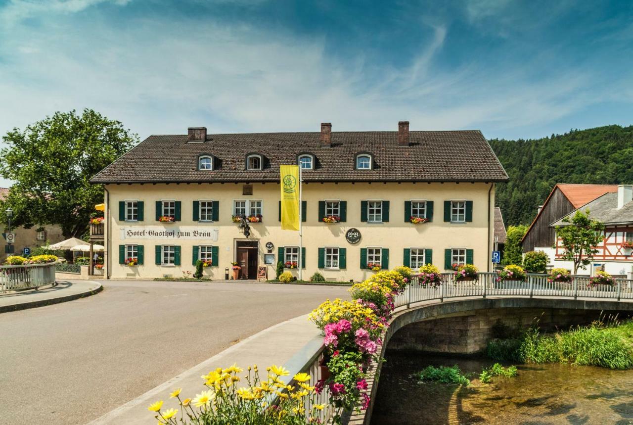 Hotel Zum Braeu Kinding Bagian luar foto