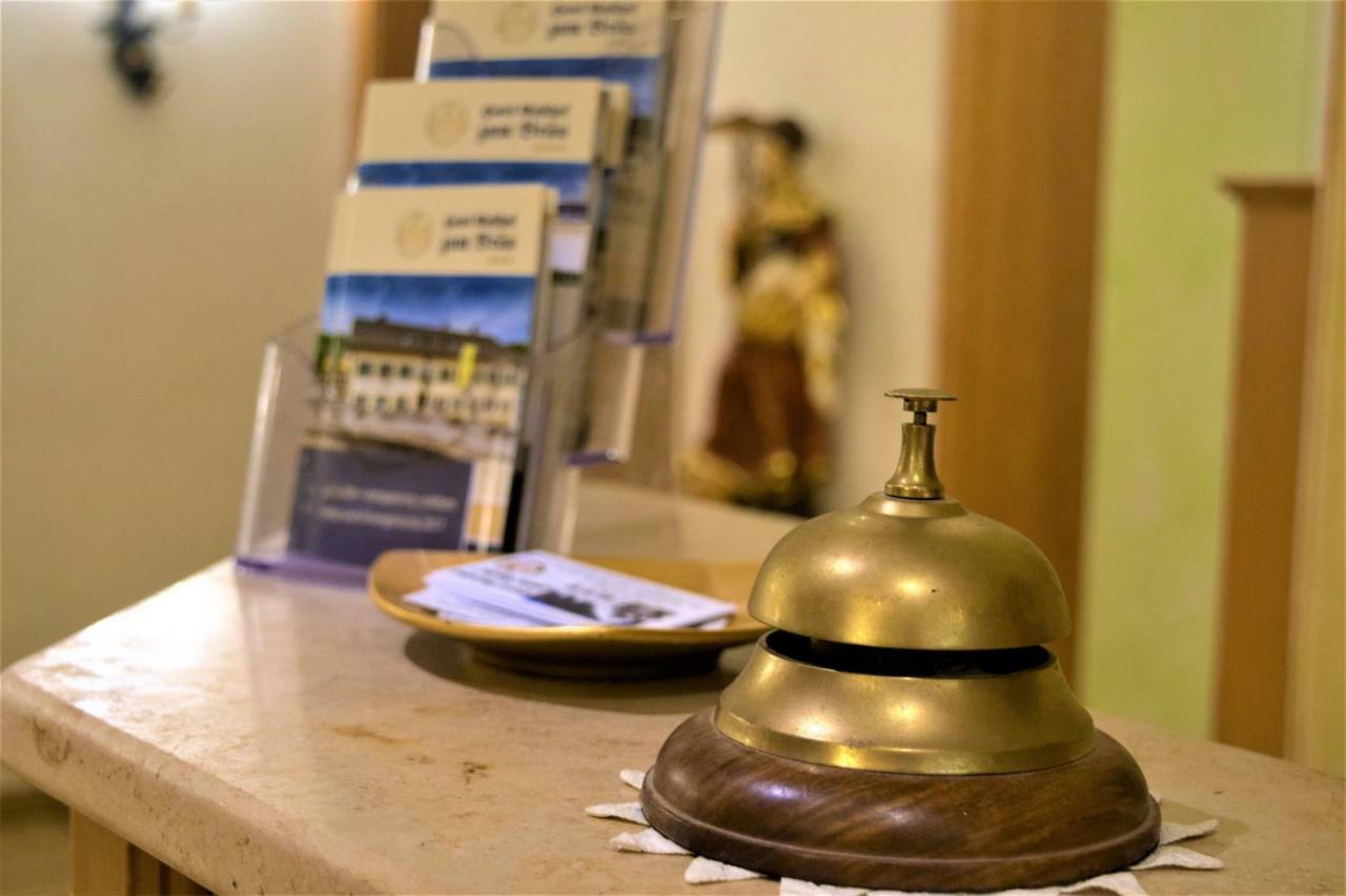 Hotel Zum Braeu Kinding Bagian luar foto