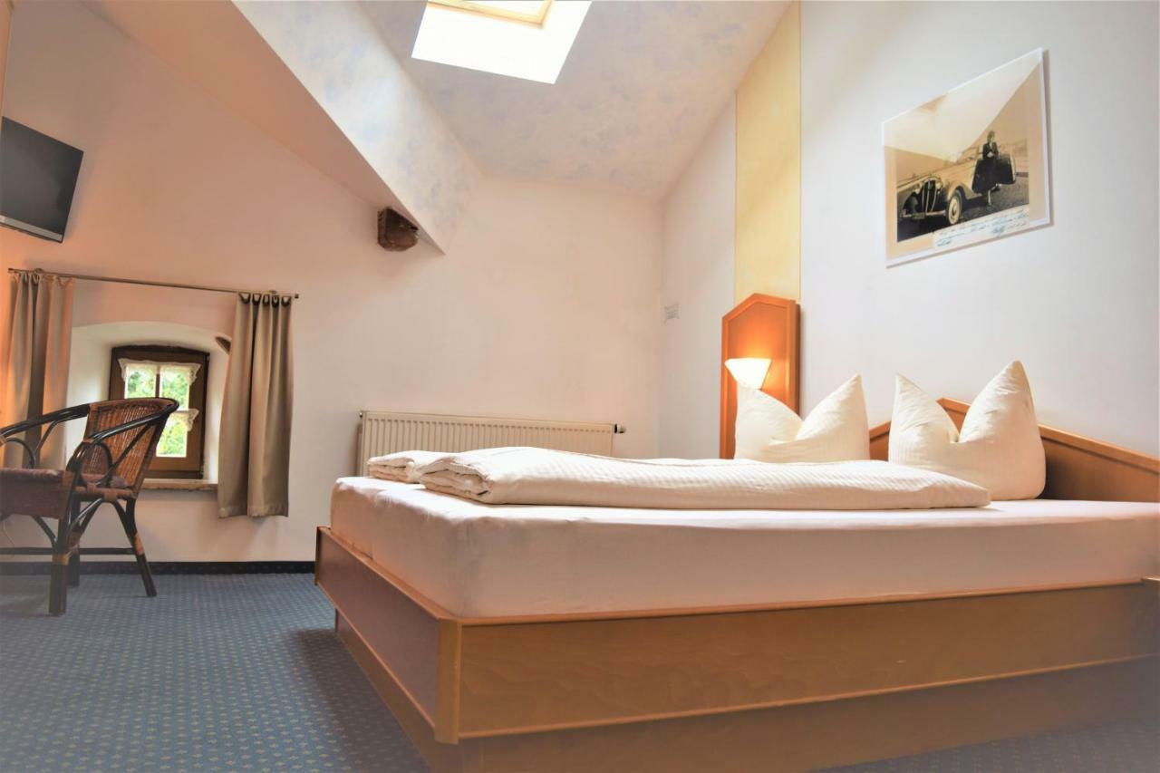 Hotel Zum Braeu Kinding Bagian luar foto