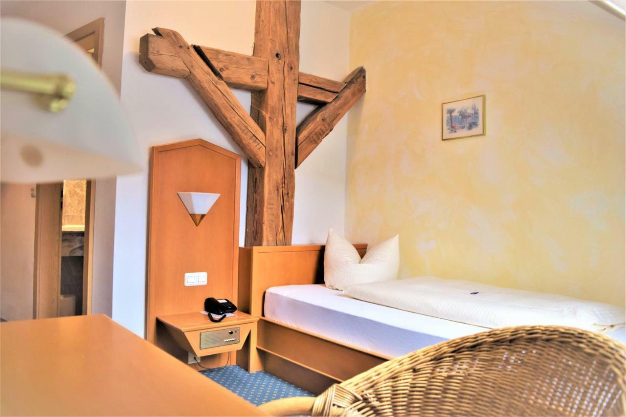 Hotel Zum Braeu Kinding Bagian luar foto