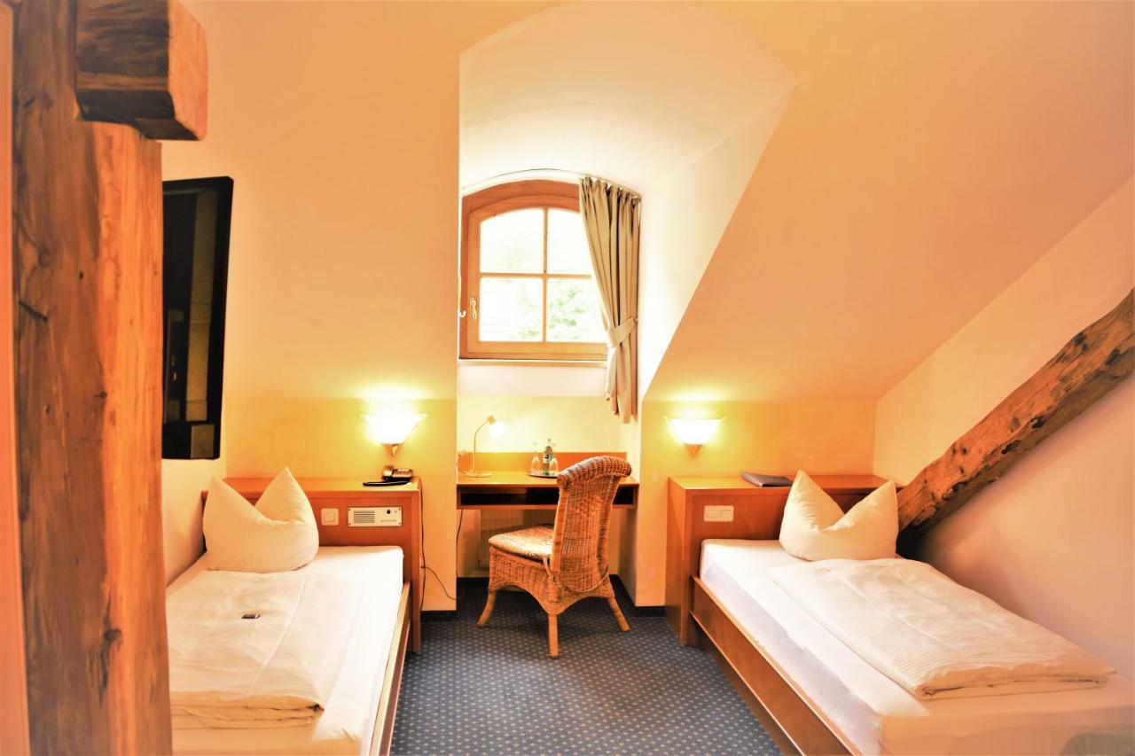 Hotel Zum Braeu Kinding Bagian luar foto